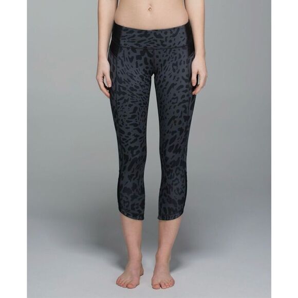 Lululemon Women’s 4 Just Breathe Crop Leggings Animal Print Deep Coal - Picture 1 of 6